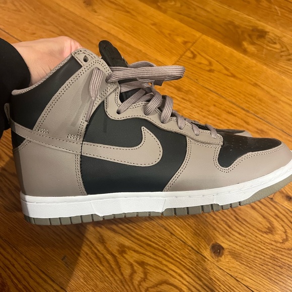 Nike Dunk High (women’s) - Picture 4 of 5